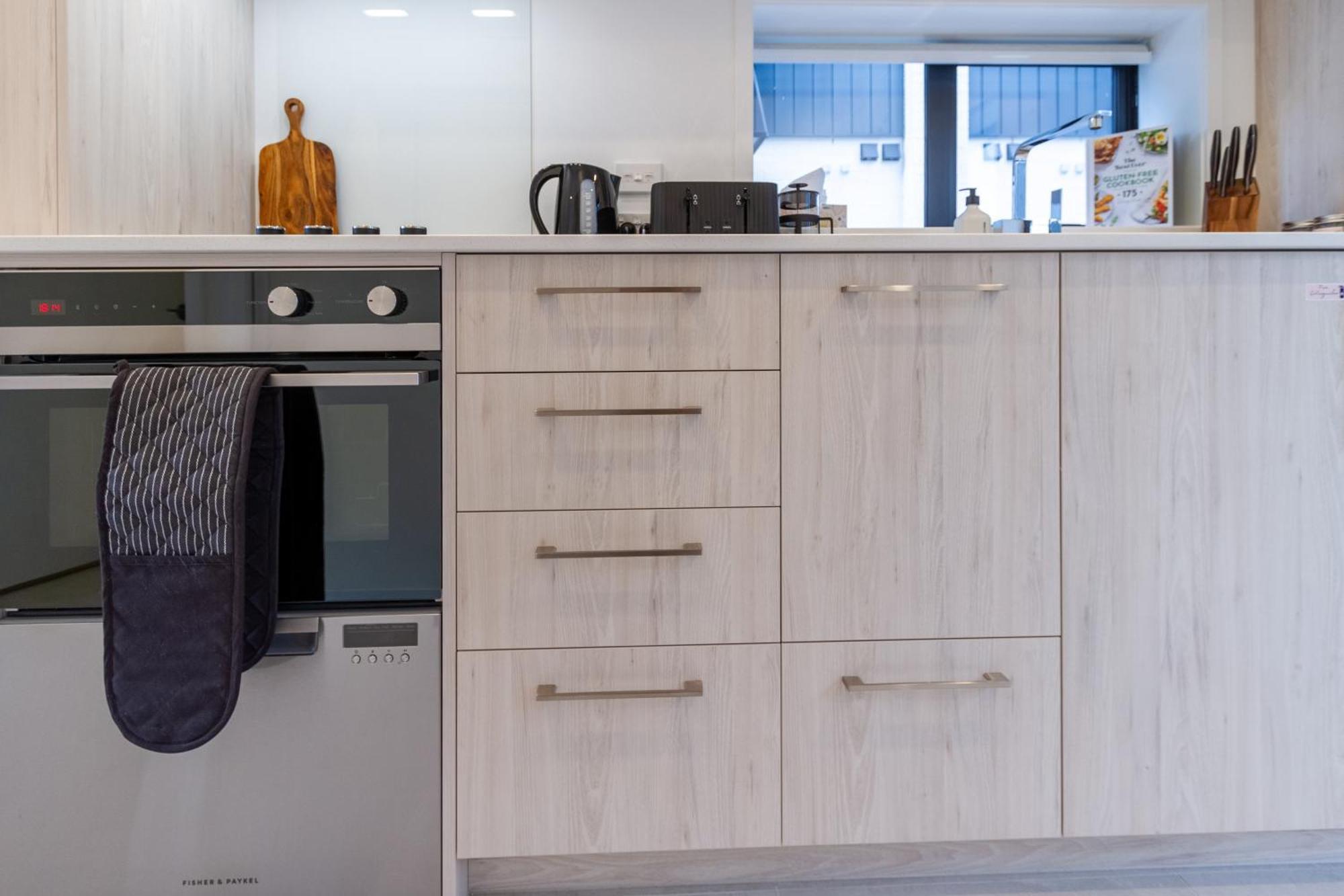 Single Level Studio, Cbd Escape: King Bed Christchurch Exterior photo
